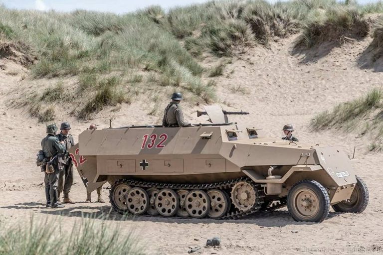 German SdKfz 251/1 Ausf D - WW2 Vehicles